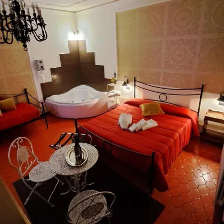 Centrum Bed & Breakfast 4*